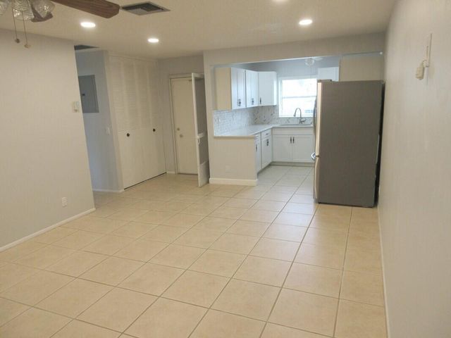 2572 Emory Drive E J, West Palm Beach, FL 33415