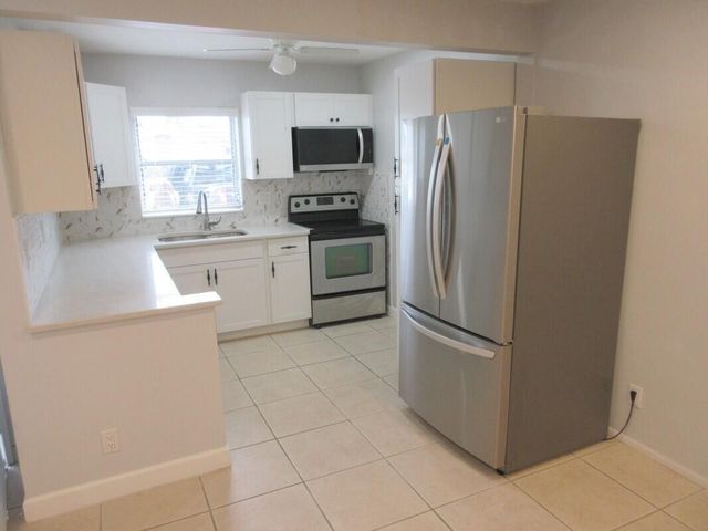 2572 Emory Drive E J, West Palm Beach, FL 33415