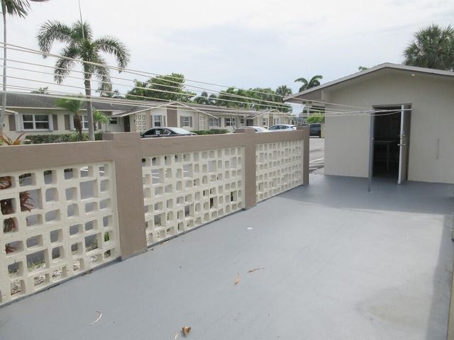 2572 Emory Drive E J, West Palm Beach, FL 33415