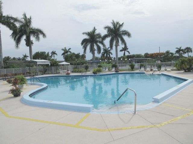 2572 Emory Drive E J, West Palm Beach, FL 33415