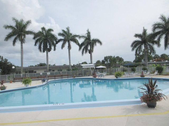 2572 Emory Drive E J, West Palm Beach, FL 33415