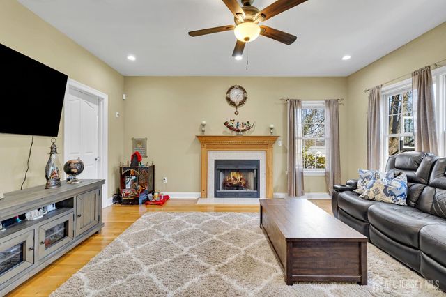 29 Tower Road, Edison, NJ 08820