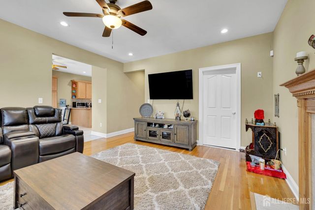 29 Tower Road, Edison, NJ 08820