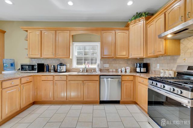 29 Tower Road, Edison, NJ 08820