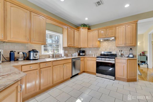 29 Tower Road, Edison, NJ 08820