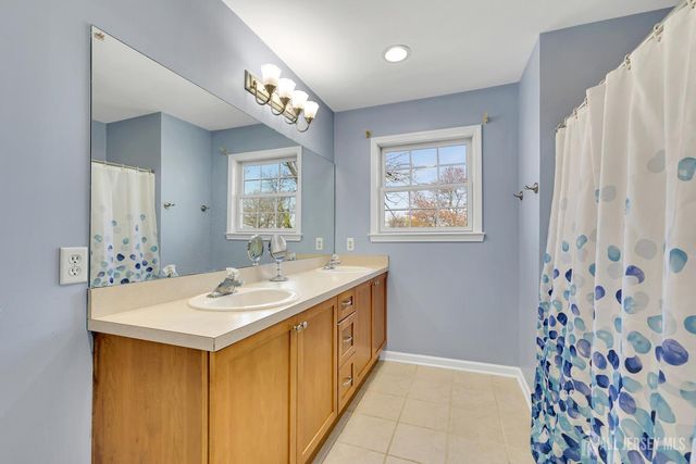 29 Tower Road, Edison, NJ 08820