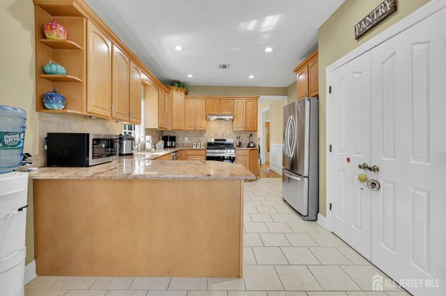 29 Tower Road, Edison, NJ 08820