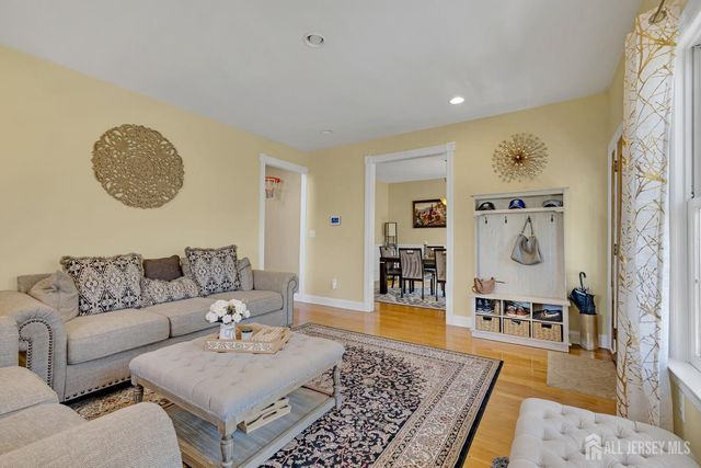 29 Tower Road, Edison, NJ 08820