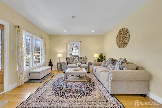 29 Tower Road, Edison, NJ 08820