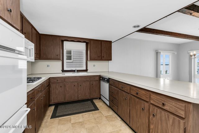 521 Bayview Drive, Toms River, NJ 08753