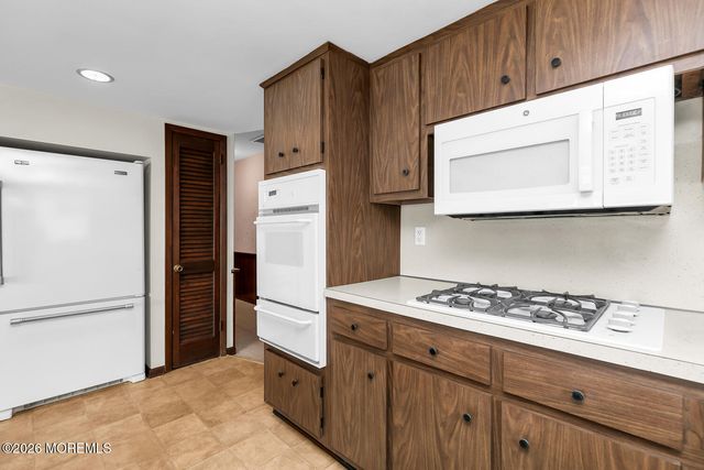 521 Bayview Drive, Toms River, NJ 08753