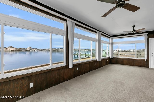 521 Bayview Drive, Toms River, NJ 08753