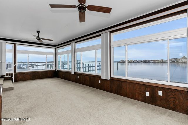 521 Bayview Drive, Toms River, NJ 08753