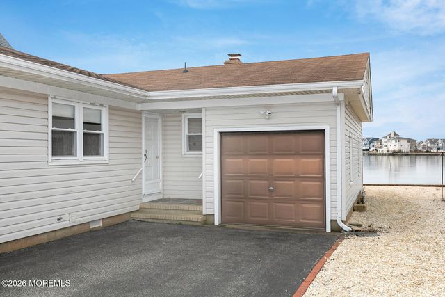 521 Bayview Drive, Toms River, NJ 08753