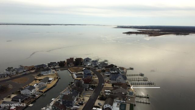 521 Bayview Drive, Toms River, NJ 08753