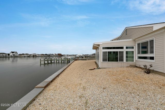 521 Bayview Drive, Toms River, NJ 08753