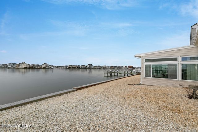 521 Bayview Drive, Toms River, NJ 08753