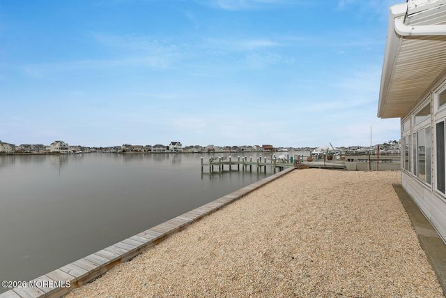 521 Bayview Drive, Toms River, NJ 08753