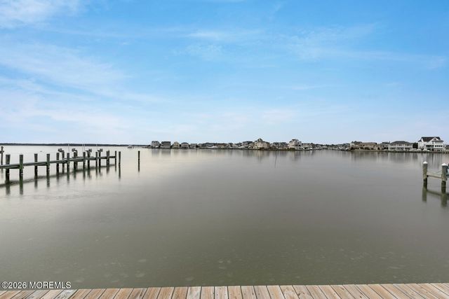 521 Bayview Drive, Toms River, NJ 08753