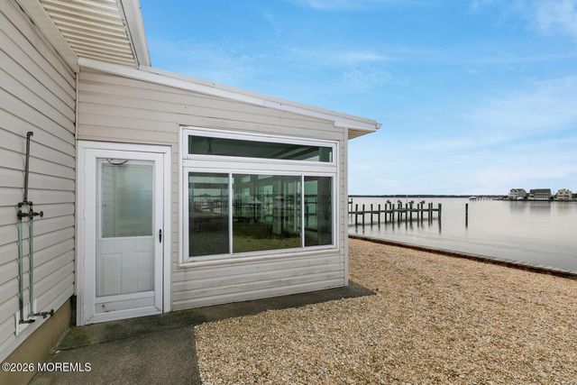 521 Bayview Drive, Toms River, NJ 08753