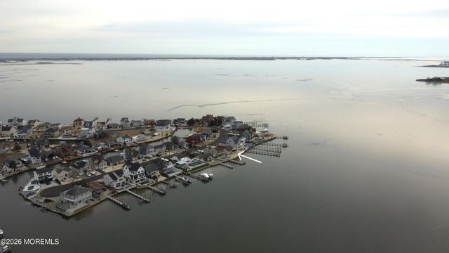 521 Bayview Drive, Toms River, NJ 08753