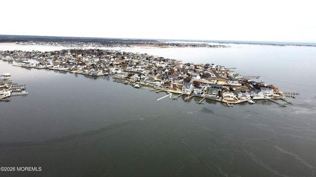 521 Bayview Drive, Toms River, NJ 08753