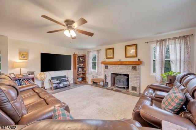 326 Riegelsville Rd, Holland Twp., NJ 08848