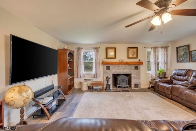 326 Riegelsville Rd, Holland Twp., NJ 08848