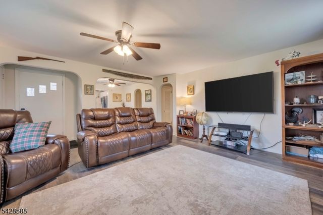 326 Riegelsville Rd, Holland Twp., NJ 08848