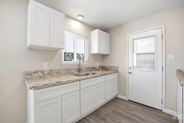 613 Zinnia Street, Bakersfield, CA 93307