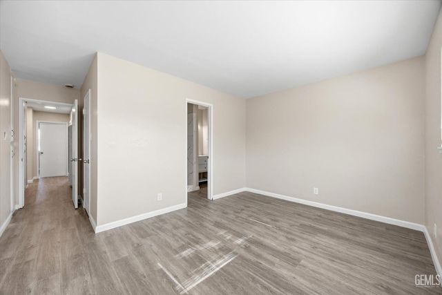 613 Zinnia Street, Bakersfield, CA 93307