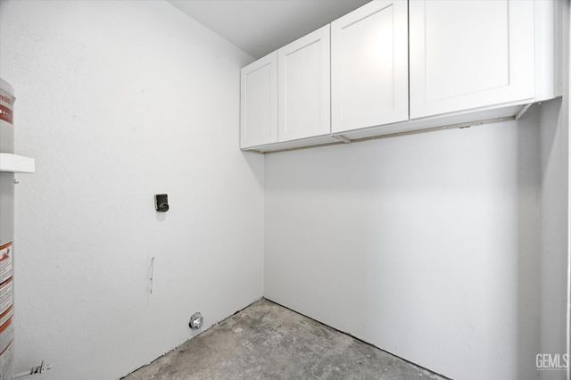 613 Zinnia Street, Bakersfield, CA 93307