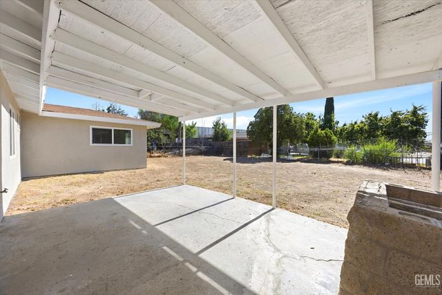 613 Zinnia Street, Bakersfield, CA 93307