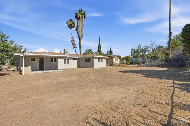 613 Zinnia Street, Bakersfield, CA 93307