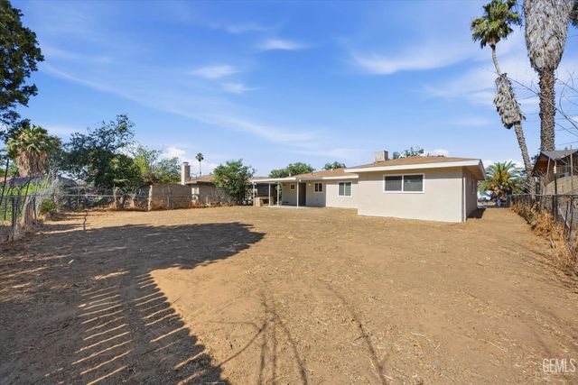 613 Zinnia Street, Bakersfield, CA 93307