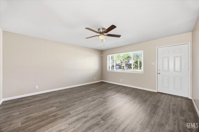 613 Zinnia Street, Bakersfield, CA 93307