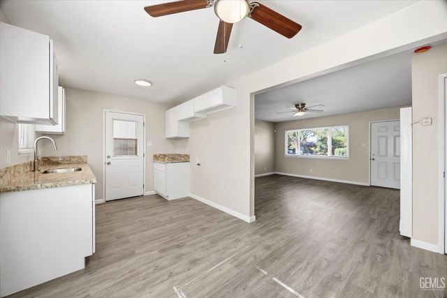 613 Zinnia Street, Bakersfield, CA 93307
