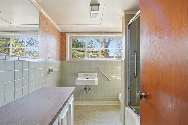 19 Puritan Way, Duxbury, MA 02332