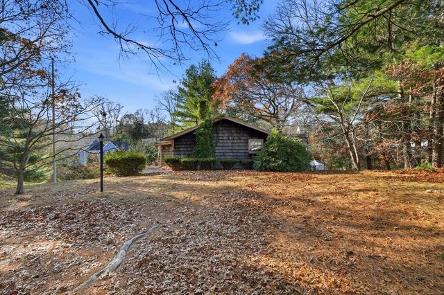 19 Puritan Way, Duxbury, MA 02332