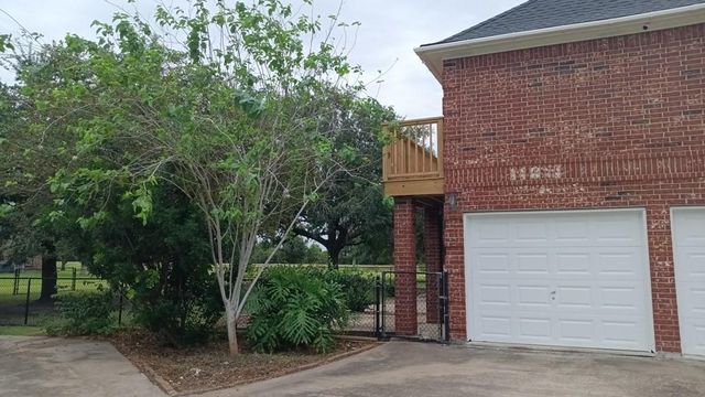 5625 County Road 45, Angleton, TX 77515
