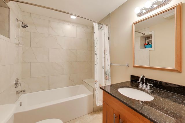 1549 W Sherwin Avenue 106, Chicago, IL 60626