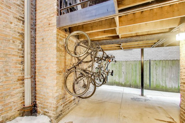 1549 W Sherwin Avenue 106, Chicago, IL 60626