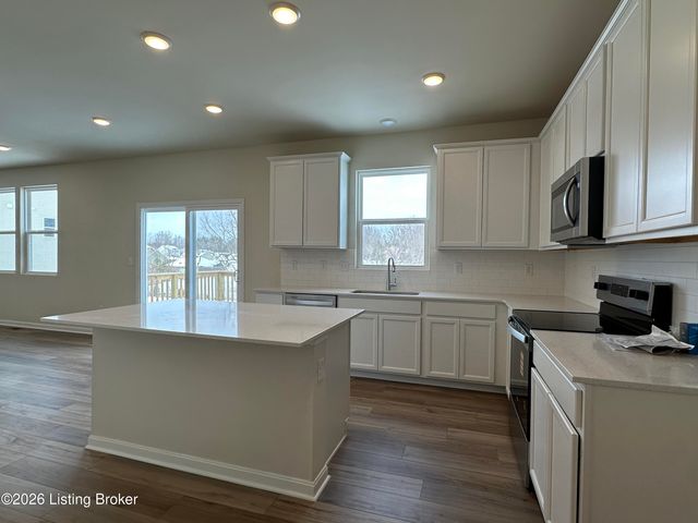 8307 Fairmount Rd, Louisville, KY 40291