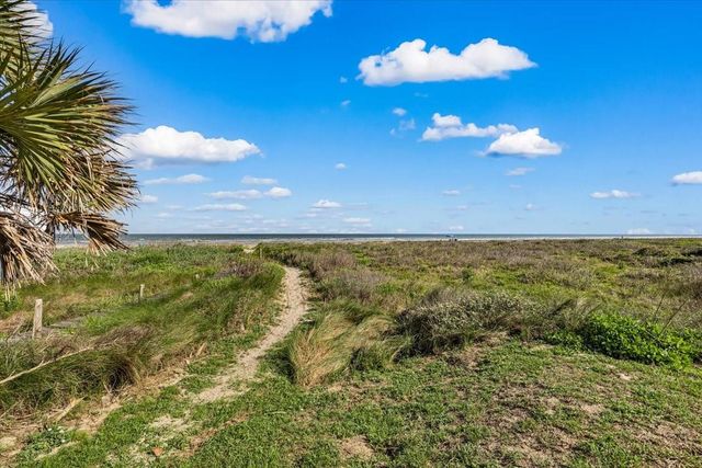 22805 Gulf Drive, Galveston, TX 77554