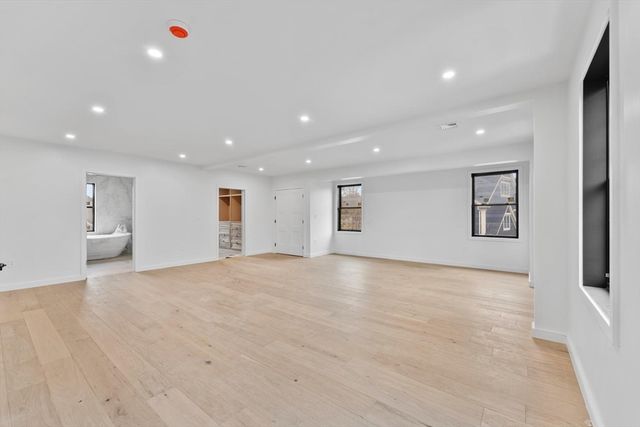 212 Central Ave, Needham, MA 02494