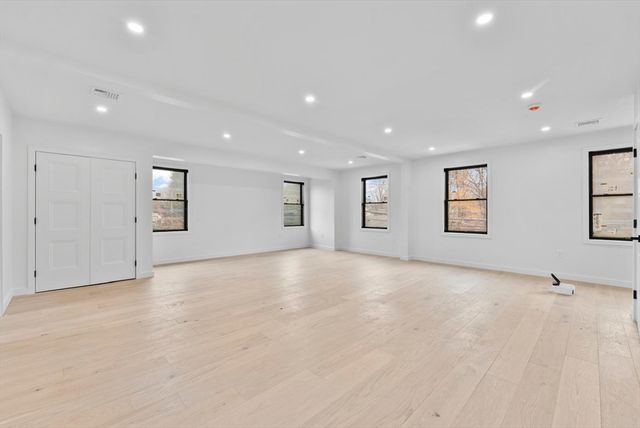 212 Central Ave, Needham, MA 02494