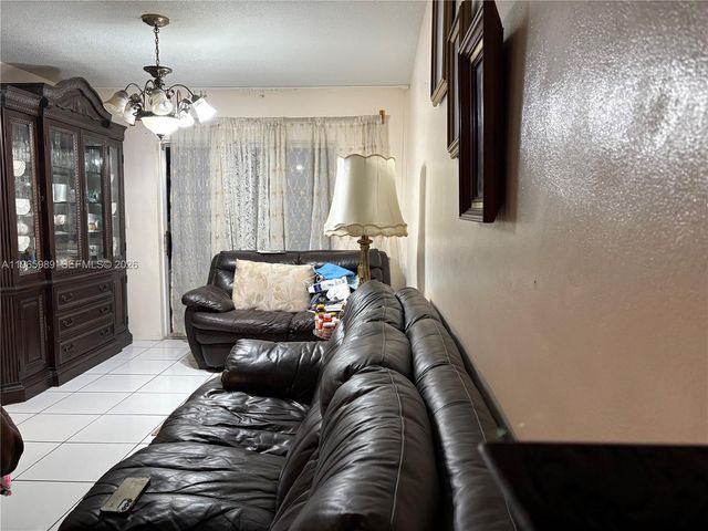 4541 NW 23rd St, Lauderhill, FL 33313