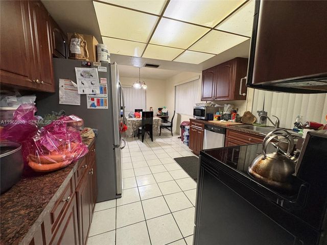 4541 NW 23rd St, Lauderhill, FL 33313