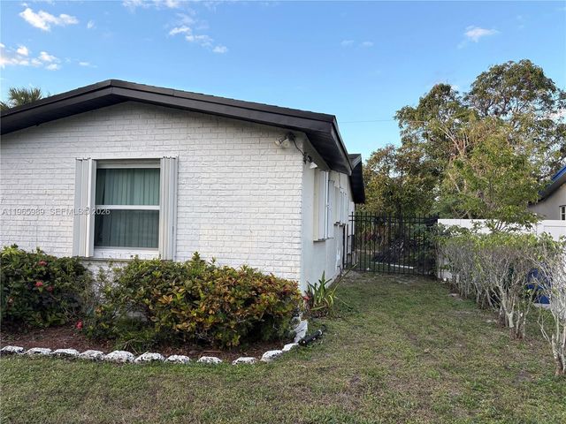 4541 NW 23rd St, Lauderhill, FL 33313