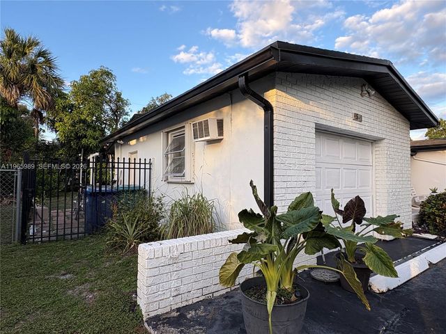 4541 NW 23rd St, Lauderhill, FL 33313